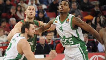 5-1-17, vitoria
 baloncesto euroleague. baskonia-unic kazan
 TILLIE Y CLARKE LUCHANDO POR EL REBOTE
 foto: L. RICO