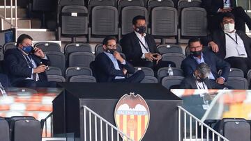Anil Murthym en el palco de Mestalla.