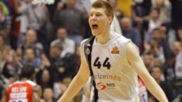 El Laboral Kutxa confirma el fichaje del letón Davis Bertans