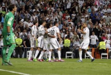3-0. Cristiano Ronaldo celebra el tercer tanto con el equipo.