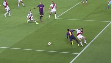 Acción de juego entre Semedo y Amat