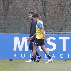 Paso atrás de Kuki, se complica la presencia de Isi ante el Castilla