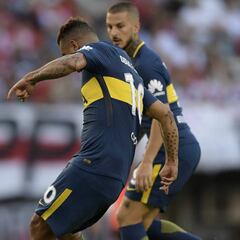 Cardona es premiado por el mejor gol de la Superliga