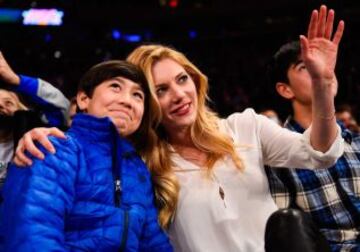 Katheryn Winnick, la actriz que ha saltado a la fama gracias a la serie 'Vikingos' se pasó por el Madison. No dio suerte a los Knicks.