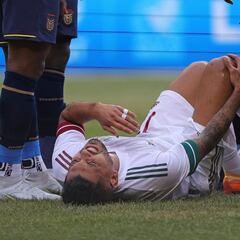 La plaga no cesa: Tecatito se lesiona con México