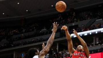 Kyle Lowry lanza ante Kenneth Faried.