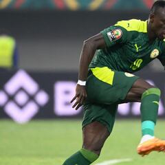 Mané taken to hospital after head injury blow at AFCON