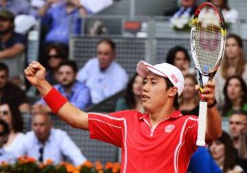 Kei Nishikori celebra su victoria frente a Roger Federer.