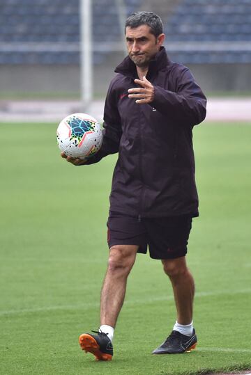 FC Barcelona's head coach Ernesto Valverde attends a training session ahead of the Rakuten Cup football match with Chelsea, in Machida, suburban Tokyo on July 22, 2019. - Barcelona and Chelsea will play for the Rakuten Cup in Saitama on July 23.