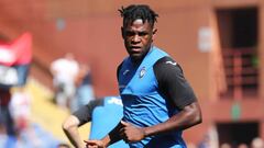 Duv&aacute;n Zapata durante un calentamiento con Atalanta.