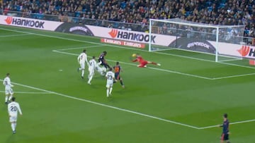 Por cosas así le ficharon: Courtois fue un gigante para evitar el 1-1