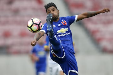 Gonzalo Jara ganó cuatro títulos nacionales con Colo Colo: Apertura 2007, Clausura 2007, Apertura 2008 y Clausura 2009. Ahora sumó su primera estrella con Universidad de Chile: el Clausura 2017.
