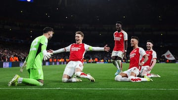 (From L) Arsenal's Spanish goalkeeper #22 David Raya, Arsenal's Norwegian midfielder #08 Martin Odegaard, Arsenal's English midfielder #07 Bukayo Saka, Arsenal's English defender #04 Ben White and Arsenal's English midfielder #41 Declan Rice celebrate after winning the penalty shoot-out session the UEFA Champions League last 16 second leg football match between Arsenal and Porto FC at the Arsenal Stadium in north London, on March 12, 2024. Arsenal edged out Porto on penalties to reach the Champions League quarter-finals for the first time since 2010. (Photo by Adrian DENNIS / AFP)