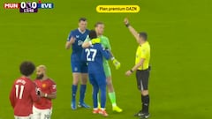 Old Trafford vive la expulsión más surrealista que se recuerda en Premier: vean y alucinen