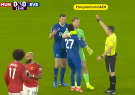 Old Trafford vive la expulsión más surrealista que se recuerda en Premier: vean y alucinen