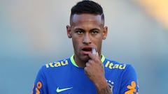 Neymar organises a party on Brazil's day off