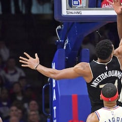 Tormenta navideña: Joel Embiid se come a Giannis Antetokounmpo