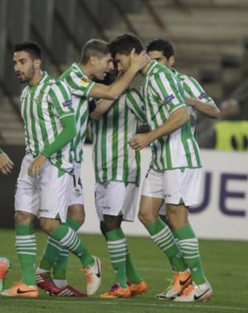 Betis-Rubin Kazan. Didac Vila marca el primero del partido.1-0. Celebración de los jugadores.