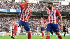 Griezmann y Diego Costa celebran un gol en el Real Madrid-Atl&eacute;tico del a&ntilde;o pasado.