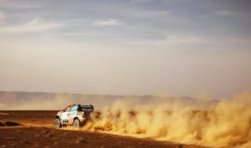 El Rally de Marruecos ha cumplido el papel de preparación para el Dakar. Audi y BRX no han acudido por lo que hay grandes ausencias como las de Sainz, Peterhansel, Roma y Loeb. Hay 2.656 kilómetros de recorrido (1.633 cronometrados) alrededor de Zagora repartidos en cinco etapas.