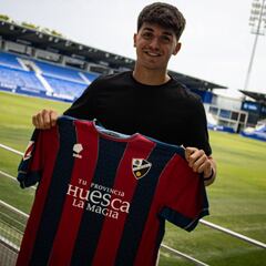 Javi Hernández es oficial y Sergi Enrich está al caer