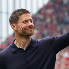 Grimaldo deslumbra con Xabi Alonso