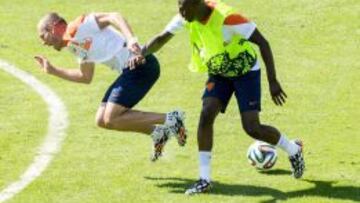 Robben y Martins, en el momento del incidente.