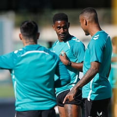 Junior sufre una lesión en su isquiotibial derecho