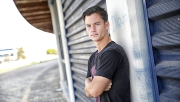 Juanpi Añor, posando para AS en los exteriores del Ciudad de Málaga.