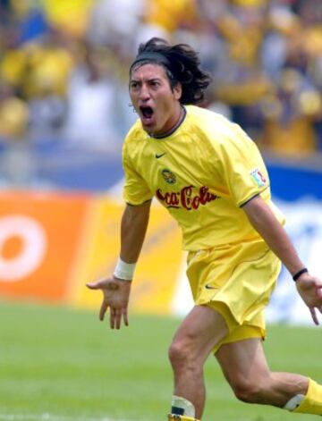 El chileno Iván Zamorano llegó en el 2001 al América, procedente del Inter de Milán y anteriormente había brillado con el Real Madrid. Para el Verano 2002 se coronaría con las Águilas. 