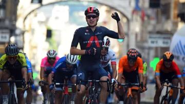 Hayter se apunta la tercera etapa; Vingegaard sigue líder