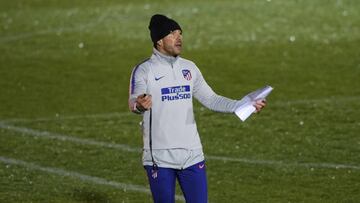 Simeone, en el entrenamiento del Atl&eacute;tico de Madrid.