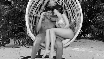 El futbolista Marco Asensio con su novia, Sandra Garal, durante sus vacaciones de verano en el 2019.