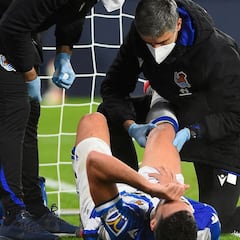 Mikel Merino es duda por un golpe en el tobillo