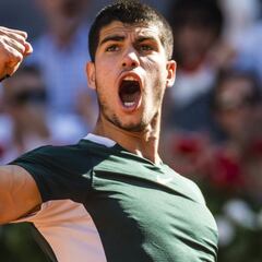 Alcaraz fulmina a Djokovic y se mete en la final del Madrid Open