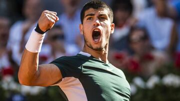 07 May 2022, Spain, Madrid: Spanish tennis player Carlos Alcaraz celebrates a point against Serbian Novak Djokovic during their men&#039;s singles semi-final match of the Madrid Open tennis tournament at the Manolo Santana stadium. Photo: Matthias Oesterle/ZUMA Press Wire/dpa
 Matthias Oesterle/ZUMA Press Wir / DPA
 07/05/2022 ONLY FOR USE IN SPAIN