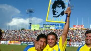 <b>A REPETIR LA IMAGEN. </b>Como en 2004 en El Salvador, Mágico González se volverá a vestir de amarillo junto a sus ex compañeros.