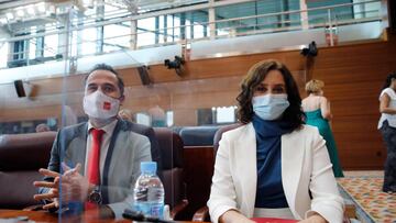 Ayuso bajará el IRPF medio punto e invertirá 80 millones en atención primaria