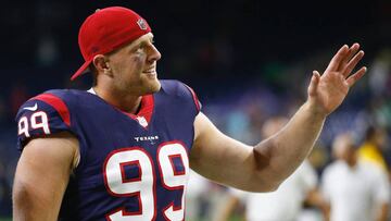HOUSTON, TX - AUGUST 19: J.J. Watt #99 of the Houston Texans waves to fans as he leaves the field after the Houston Texans defeated the New England Patriots 27-23 at NRG Stadium on August 19, 2017 in Houston, Texas. Bob Levey/Getty Images/AFP
== FOR NEWSPAPERS, INTERNET, TELCOS & TELEVISION USE ONLY ==
