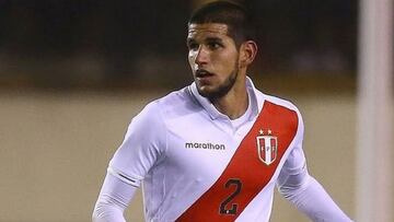 Luis Abraham en un partido con la Selecicón de Perú