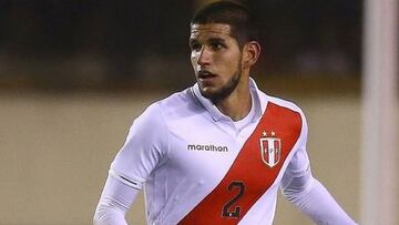 Luis Abraham en un partido con la Selecic&oacute;n de Per&uacute;