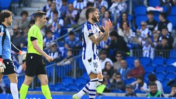 Duje Caleta-Car se retiró ante el Levante por cansancio acumulado tras jugar con su selección.