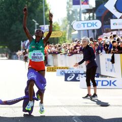 What record did Gotytom Gebreslase break at the 2022 World Championships?