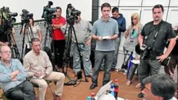 <b>CRÍTICOS. </b>León, Nogués y Juanito dieron la visión del club sobre todo lo que está ocurriendo.