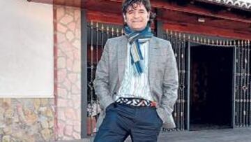 <b>RENOVACIONES. </b>Paquito posó ayer para AS en la puerta del 'Asador 7 de Julio'.