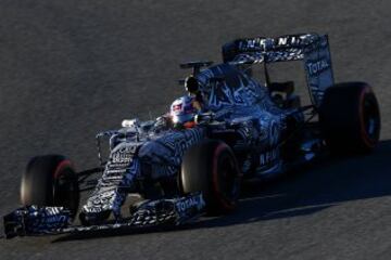 Daniel Ricciardo sale a pista con el RB11 que promete llamar la atención en lo estético