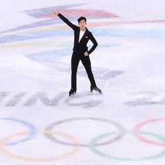 Récord mundial de Chen y Hanyu se queja de "un agujero"