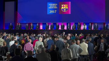 La directiva del Barcelona, durante una Asamblea General Ordinaria.