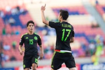 Hirving Lozano festeja el segundo gol mexicano ante Canadá.