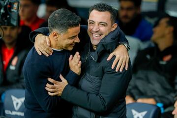 Michel y Xavi, entrenadores del Girona y Barcelona respectivamente.